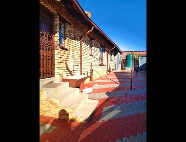 3 BEDROOM HOUSE FOR SALE IN GEELHOUTPARK